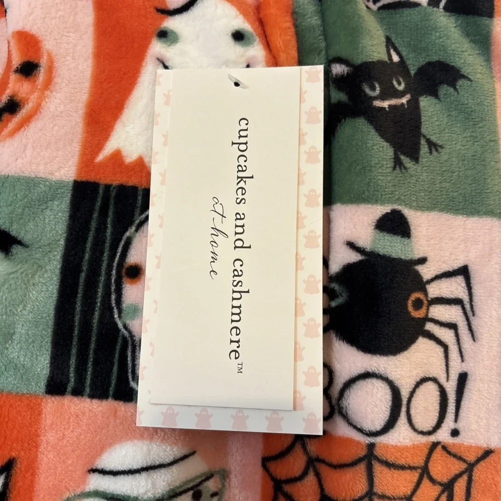 Cupcakes and Cashmere 2025 Halloween Throw Blanket Velour 60x70 Oversized NWT